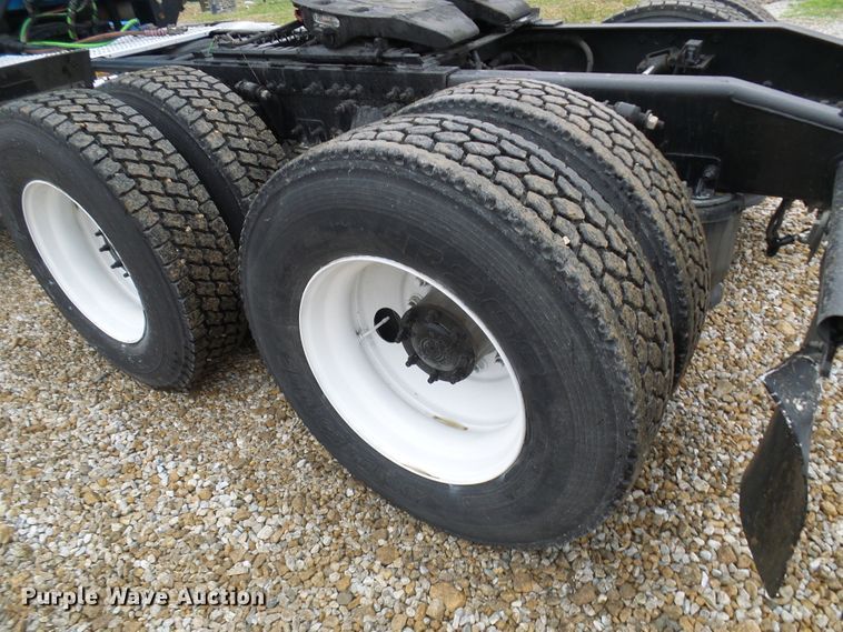 image for item DC2901 2009 Freightliner Columbia  semi truck