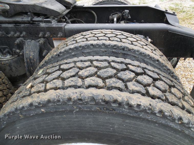 image for item DC2901 2009 Freightliner Columbia  semi truck