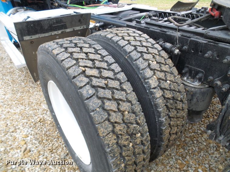 image for item DC2901 2009 Freightliner Columbia  semi truck