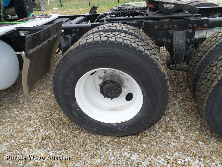 image for item DC2901 2009 Freightliner Columbia  semi truck