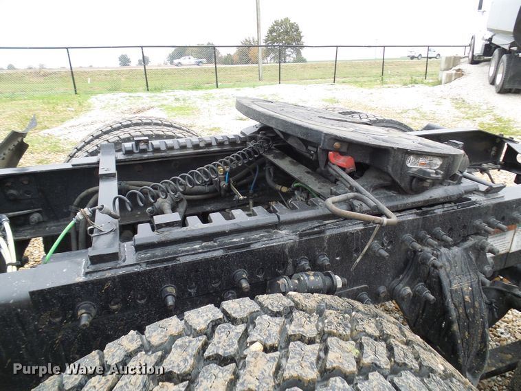 image for item DC2901 2009 Freightliner Columbia  semi truck