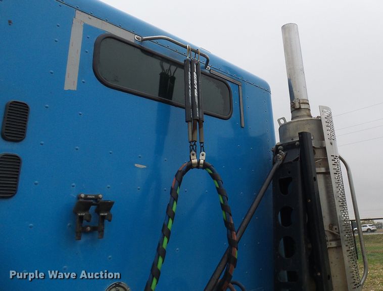 image for item DC2901 2009 Freightliner Columbia  semi truck