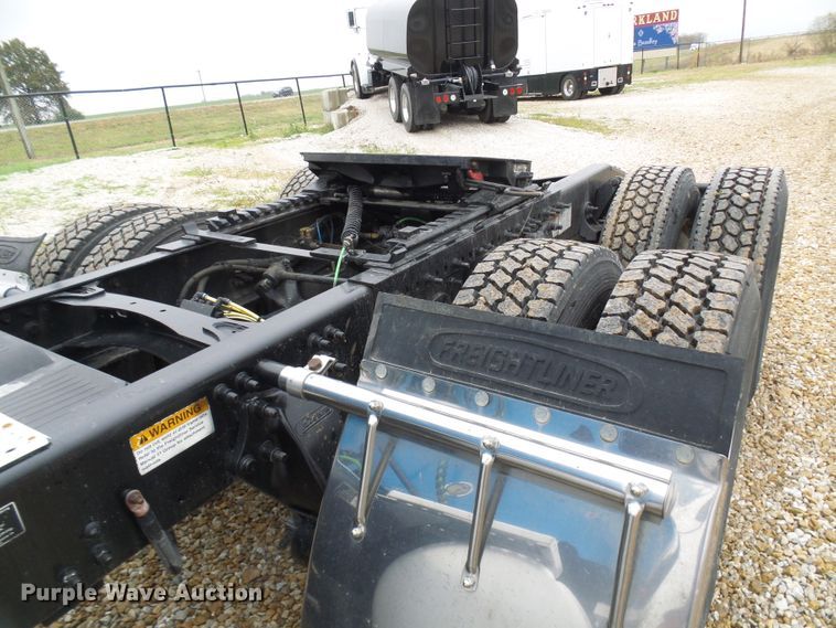 image for item DC2901 2009 Freightliner Columbia  semi truck