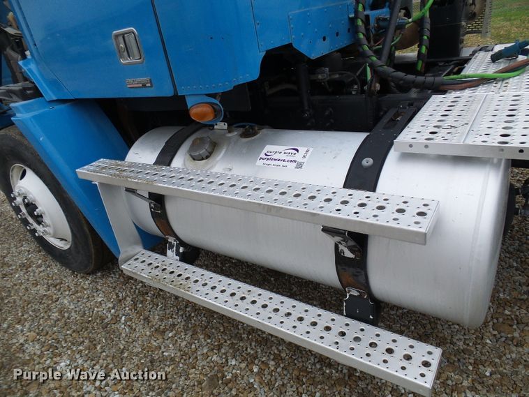 image for item DC2901 2009 Freightliner Columbia  semi truck