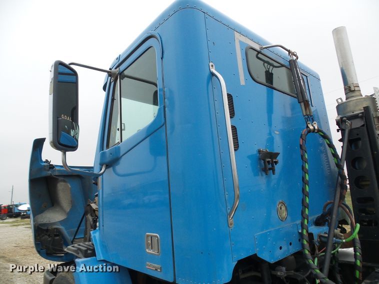 image for item DC2901 2009 Freightliner Columbia  semi truck