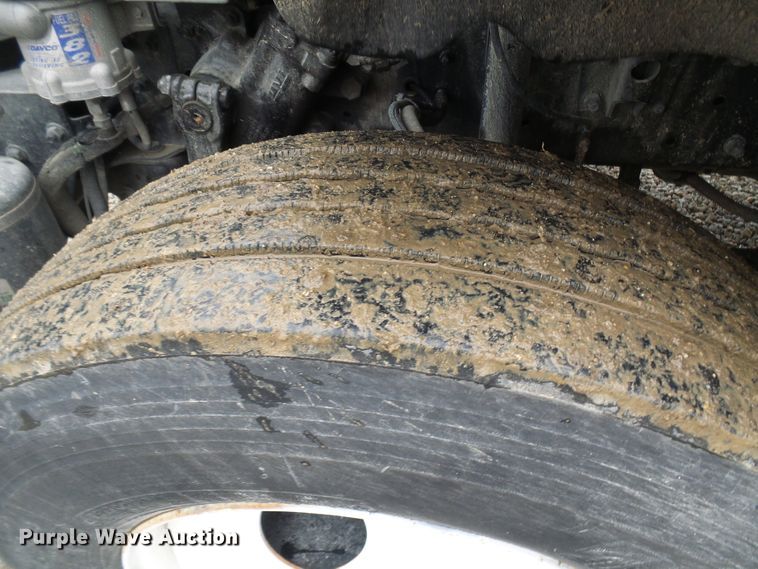 image for item DC2901 2009 Freightliner Columbia  semi truck