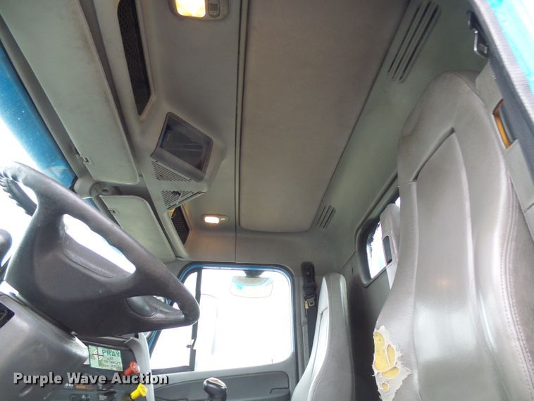 image for item DC2901 2009 Freightliner Columbia  semi truck