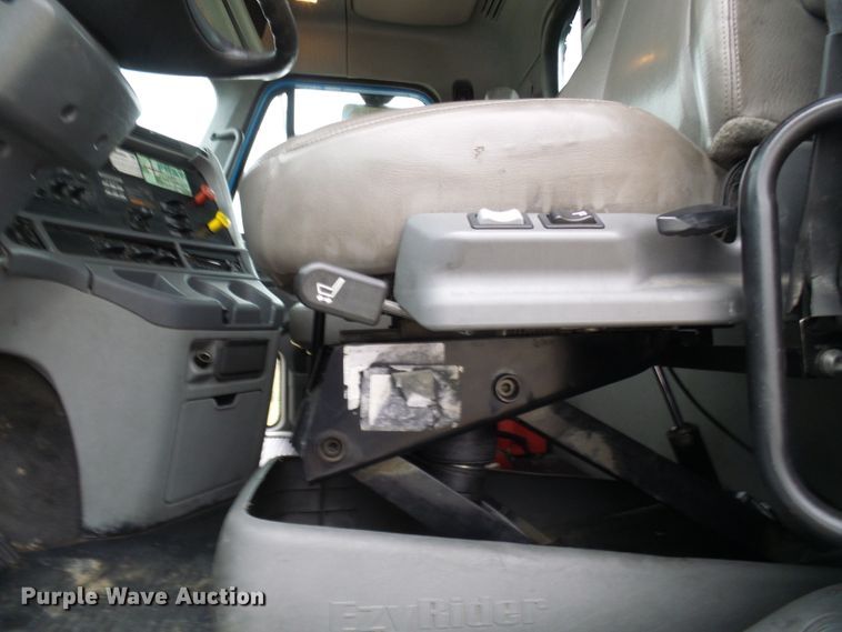 image for item DC2901 2009 Freightliner Columbia  semi truck