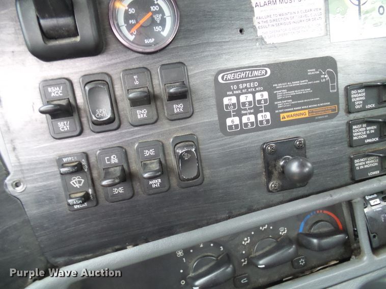 image for item DC2901 2009 Freightliner Columbia  semi truck