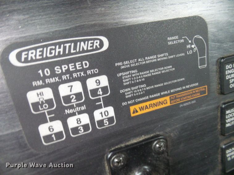 image for item DC2901 2009 Freightliner Columbia  semi truck