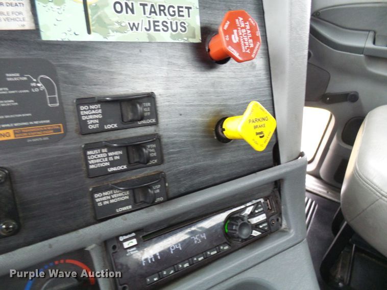 image for item DC2901 2009 Freightliner Columbia  semi truck