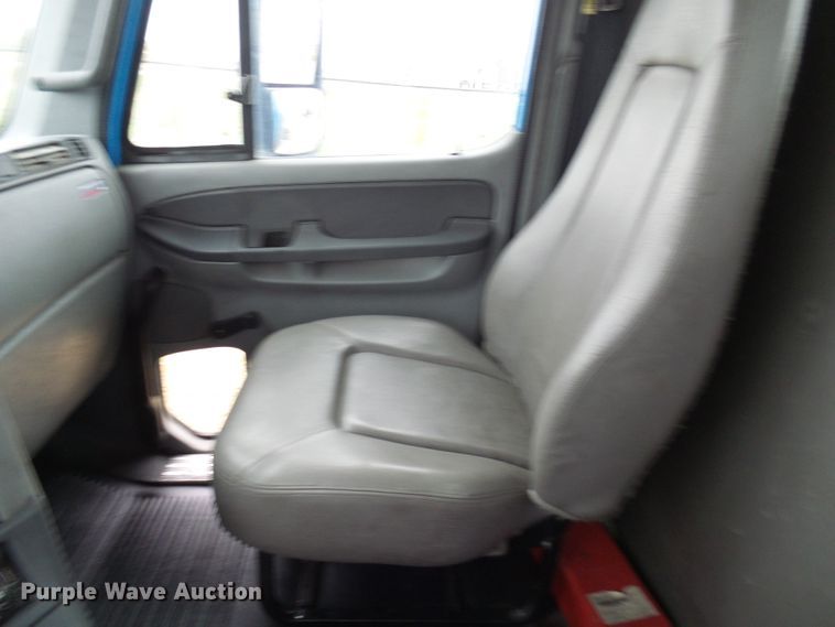 image for item DC2901 2009 Freightliner Columbia  semi truck