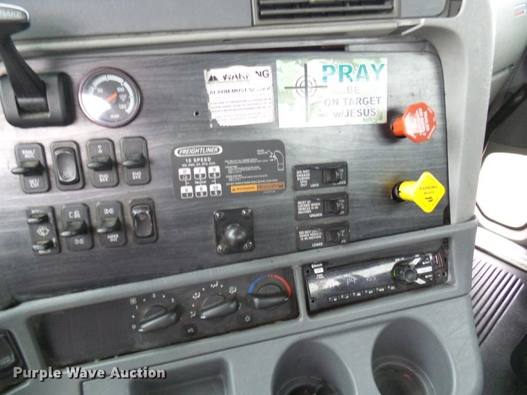 image for item DC2901 2009 Freightliner Columbia  semi truck