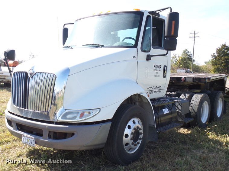 image for item DC2960 2006 International 8600  semi truck