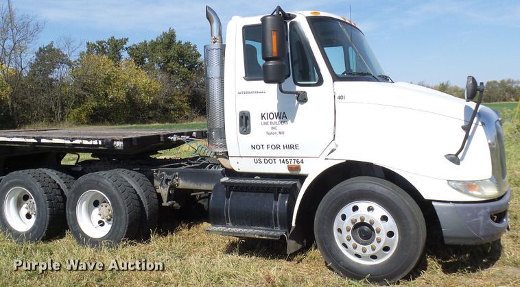 image for item DC2960 2006 International 8600  semi truck