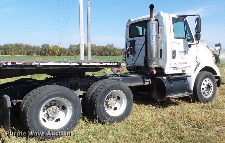 image for item DC2960 2006 International 8600  semi truck