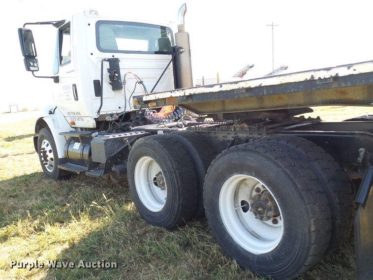 image for item DC2960 2006 International 8600  semi truck