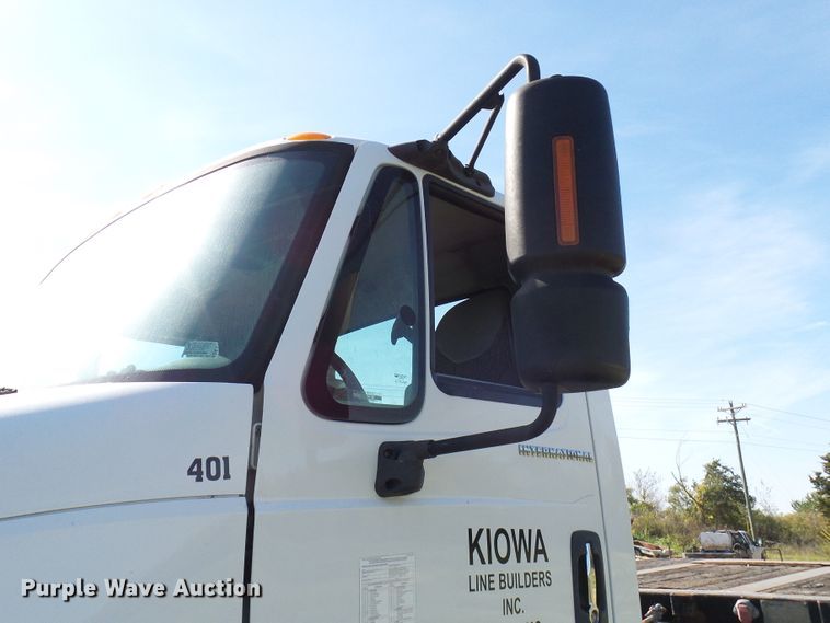 image for item DC2960 2006 International 8600  semi truck