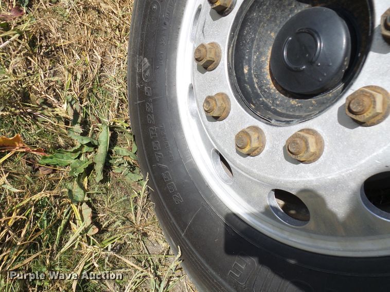 image for item DC2960 2006 International 8600  semi truck