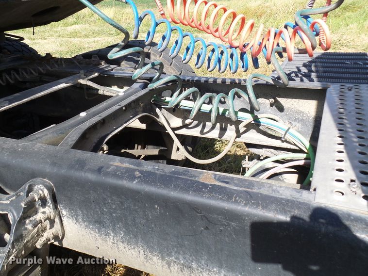 image for item DC2960 2006 International 8600  semi truck