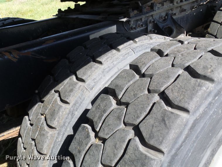 image for item DC2960 2006 International 8600  semi truck