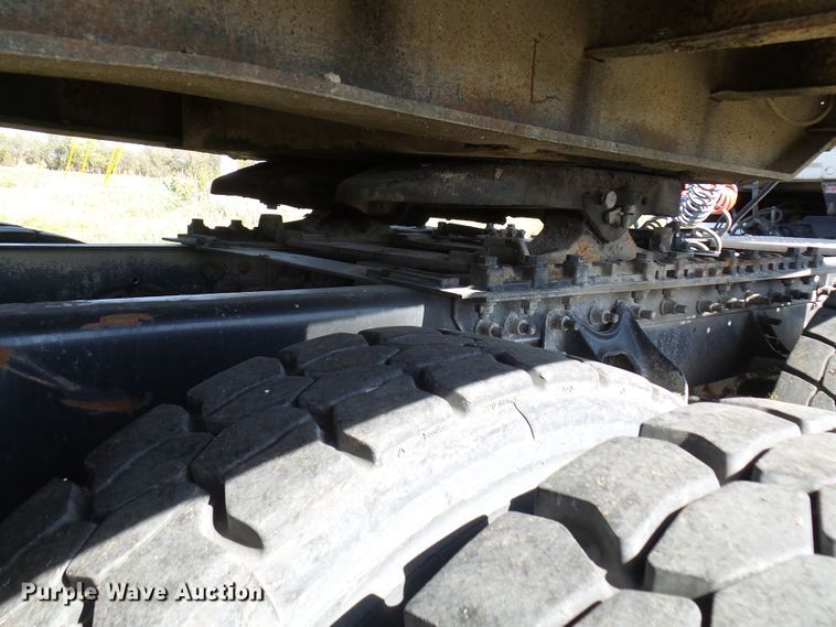 image for item DC2960 2006 International 8600  semi truck