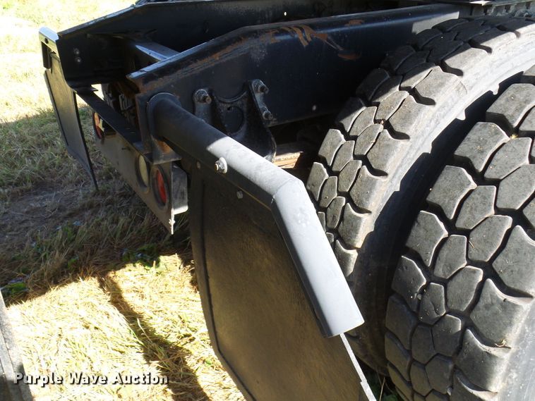 image for item DC2960 2006 International 8600  semi truck