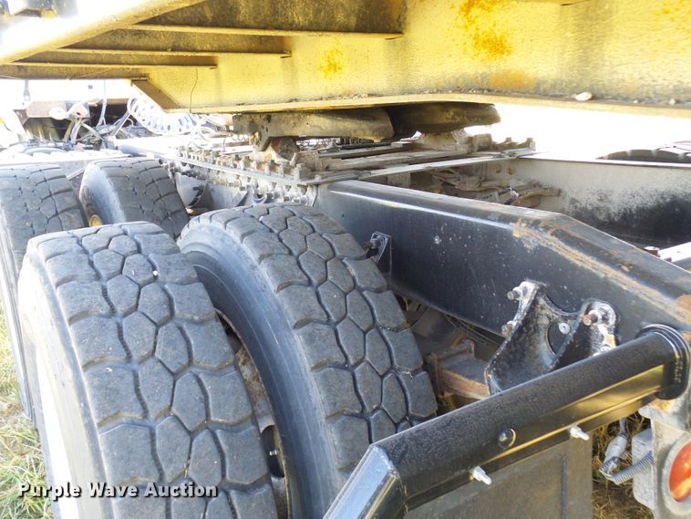 image for item DC2960 2006 International 8600  semi truck