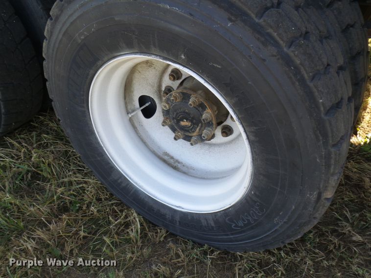 image for item DC2960 2006 International 8600  semi truck