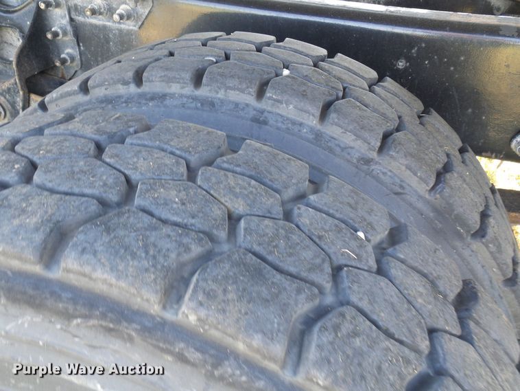 image for item DC2960 2006 International 8600  semi truck