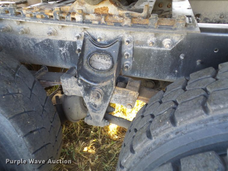 image for item DC2960 2006 International 8600  semi truck