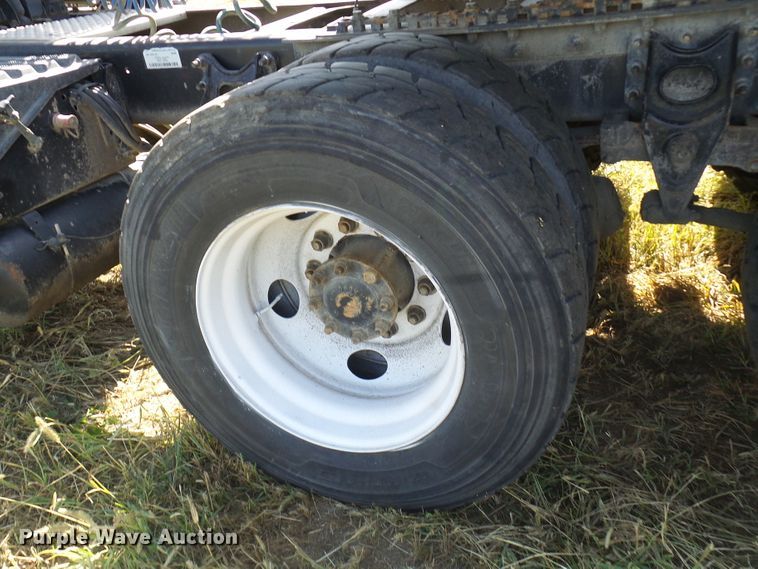 image for item DC2960 2006 International 8600  semi truck