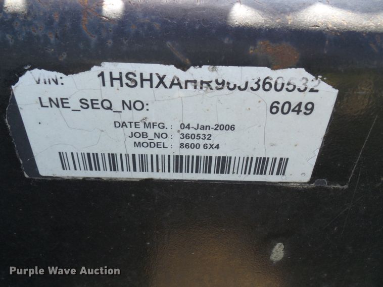 image for item DC2960 2006 International 8600  semi truck