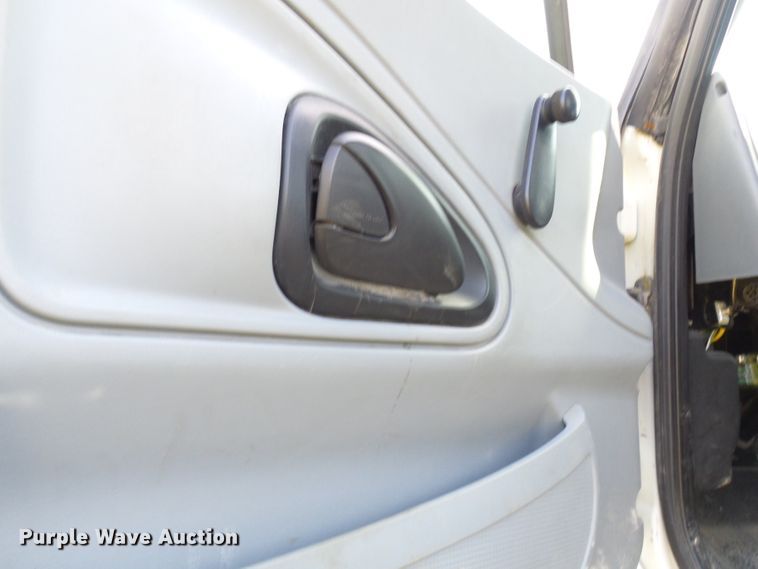 image for item DC2960 2006 International 8600  semi truck