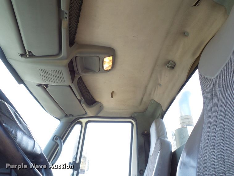 image for item DC2960 2006 International 8600  semi truck