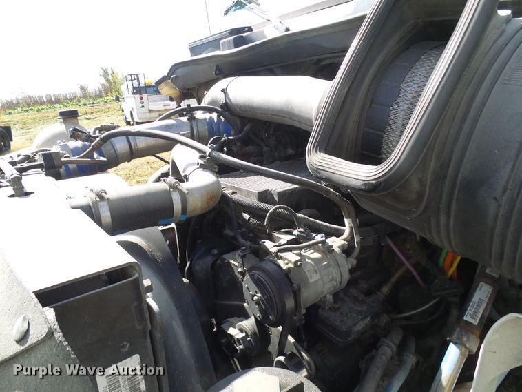 image for item DC2960 2006 International 8600  semi truck