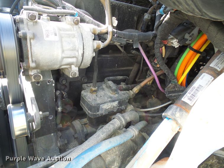 image for item DC2960 2006 International 8600  semi truck