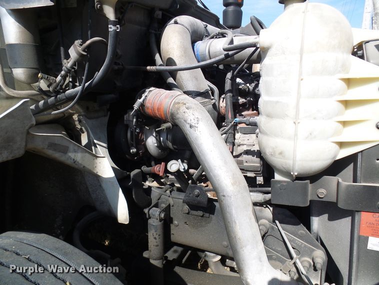 image for item DC2960 2006 International 8600  semi truck