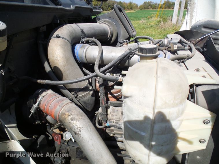 image for item DC2960 2006 International 8600  semi truck