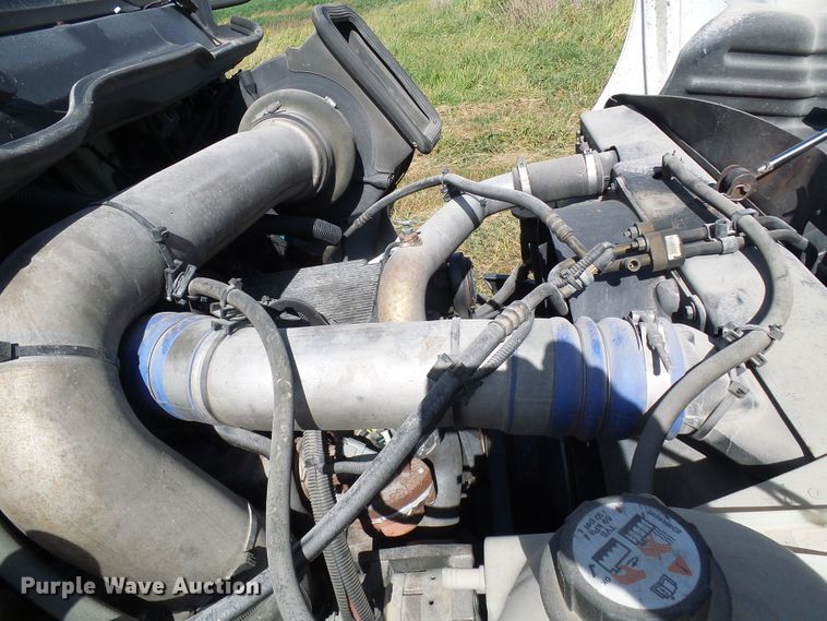 image for item DC2960 2006 International 8600  semi truck