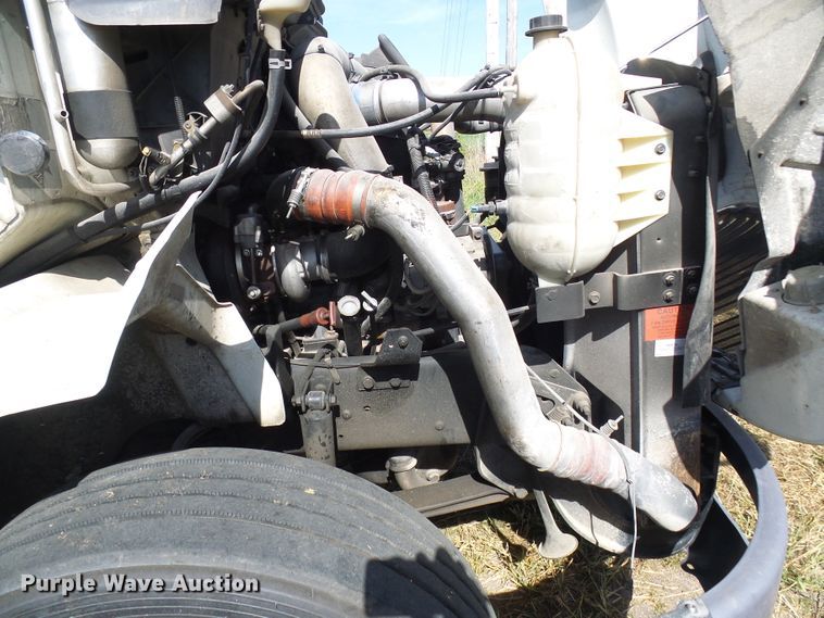 image for item DC2960 2006 International 8600  semi truck