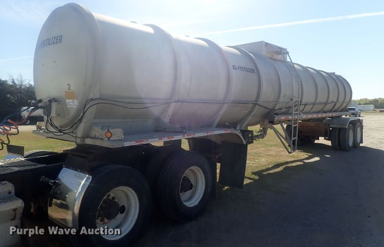 image for item DE0718 1980 Fruehauf tank trailer