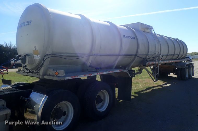 image for item DE0718 1980 Fruehauf tank trailer