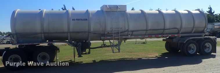 image for item DE0718 1980 Fruehauf tank trailer