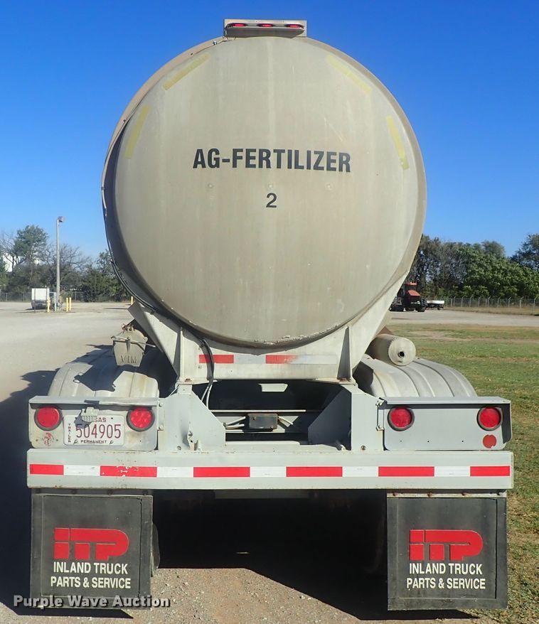 image for item DE0718 1980 Fruehauf tank trailer