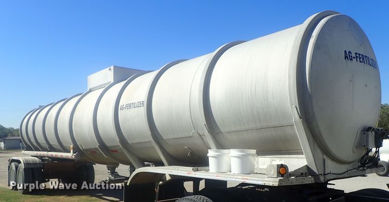 image for item DE0718 1980 Fruehauf tank trailer