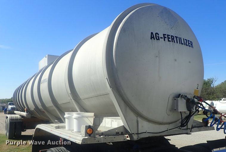 image for item DE0718 1980 Fruehauf tank trailer