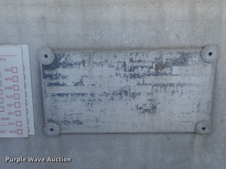 image for item DE0718 1980 Fruehauf tank trailer