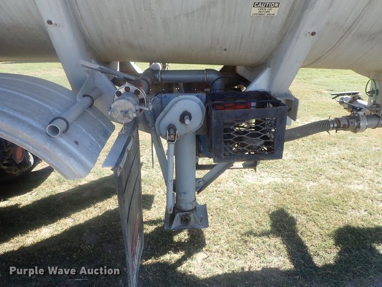 image for item DE0718 1980 Fruehauf tank trailer