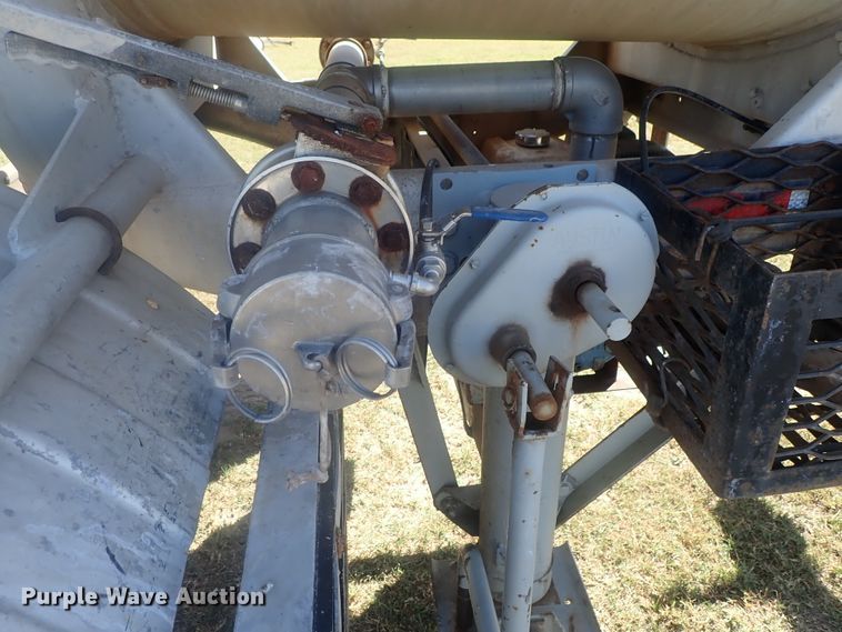 image for item DE0718 1980 Fruehauf tank trailer